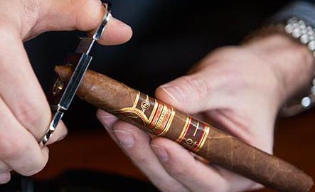 01-where-to-cut-figurado-cigar-straight-cut-oliva-la-casa-del-tabaco